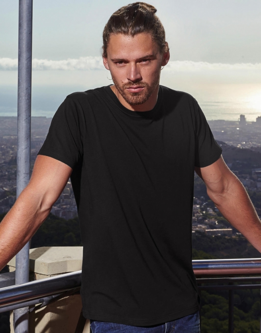 UniformeBucatari.ro - Tricou barman - ospatar, clasic cu guler rotund, model barbat