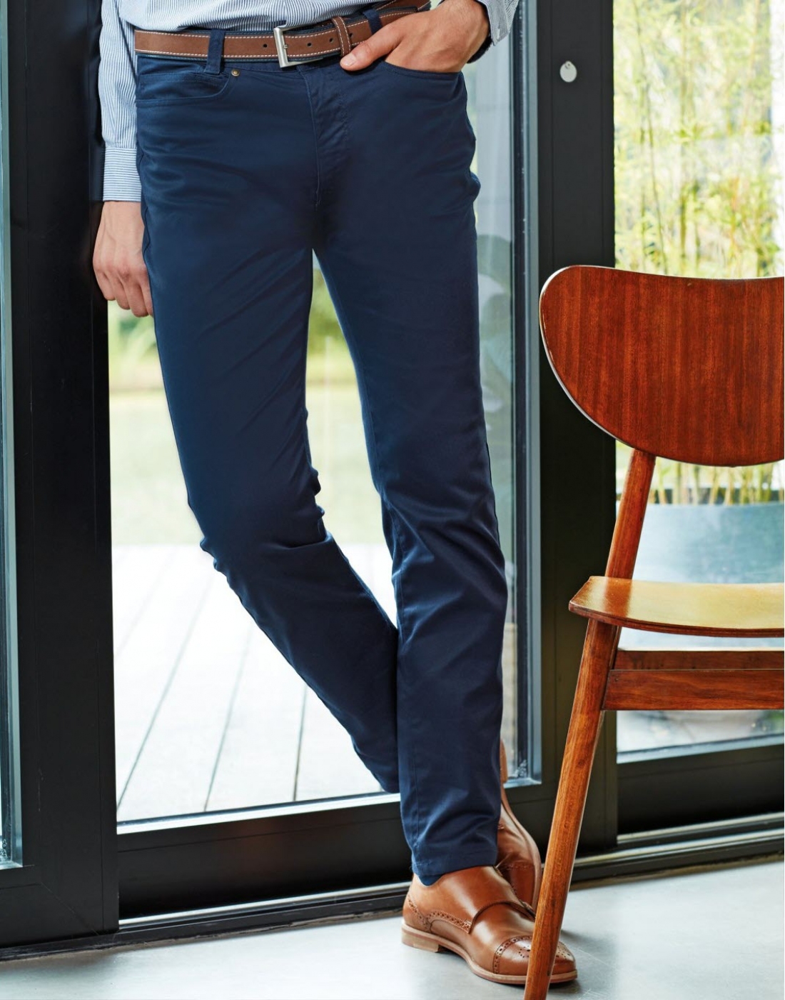 Pantalon ospatar, model chino clasic, tip stretch denim cu 4 buzunare, de barbat