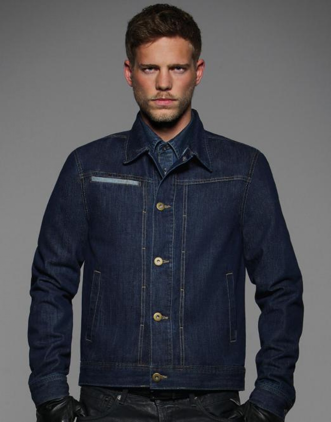 Geaca din denim pentru ospatar sau barman, model barbat Geaca din denim pentru ospatar sau barman, model barbat