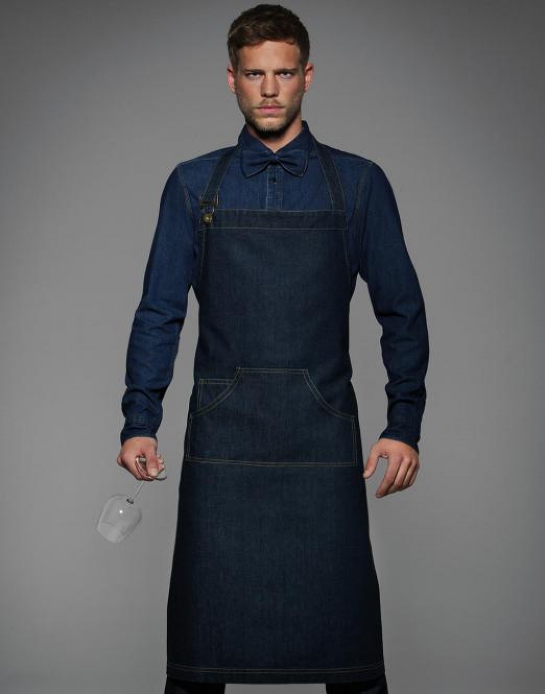 Sort ospatar sau barman cu pieptar din denim, model unisex Sort ospatar sau barman cu pieptar din denim, model unisex