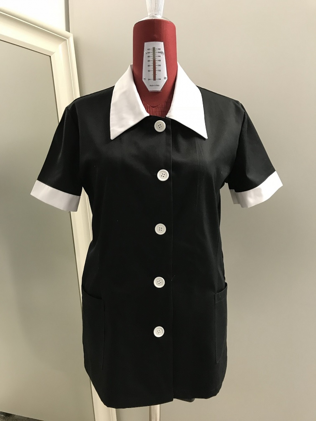 Uniforme Hotel - Halat camerista, model scurt, guler cu revere, mansete si nasturi