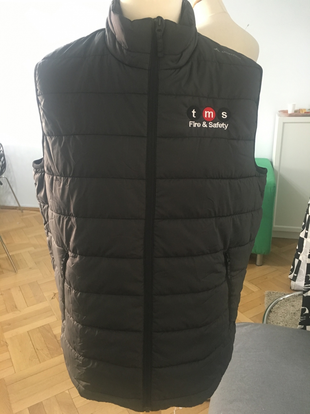Broderie uniforme de lucru personalizate Broderie uniforme de lucru personalizate