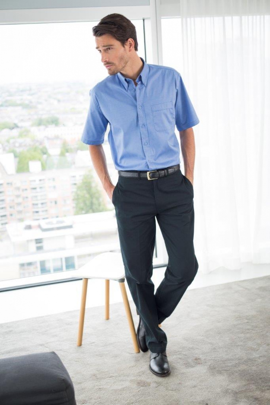 UniformeBucatari.ro - Pantalon receptioner hotel, model chino relaxed fit, de barbat