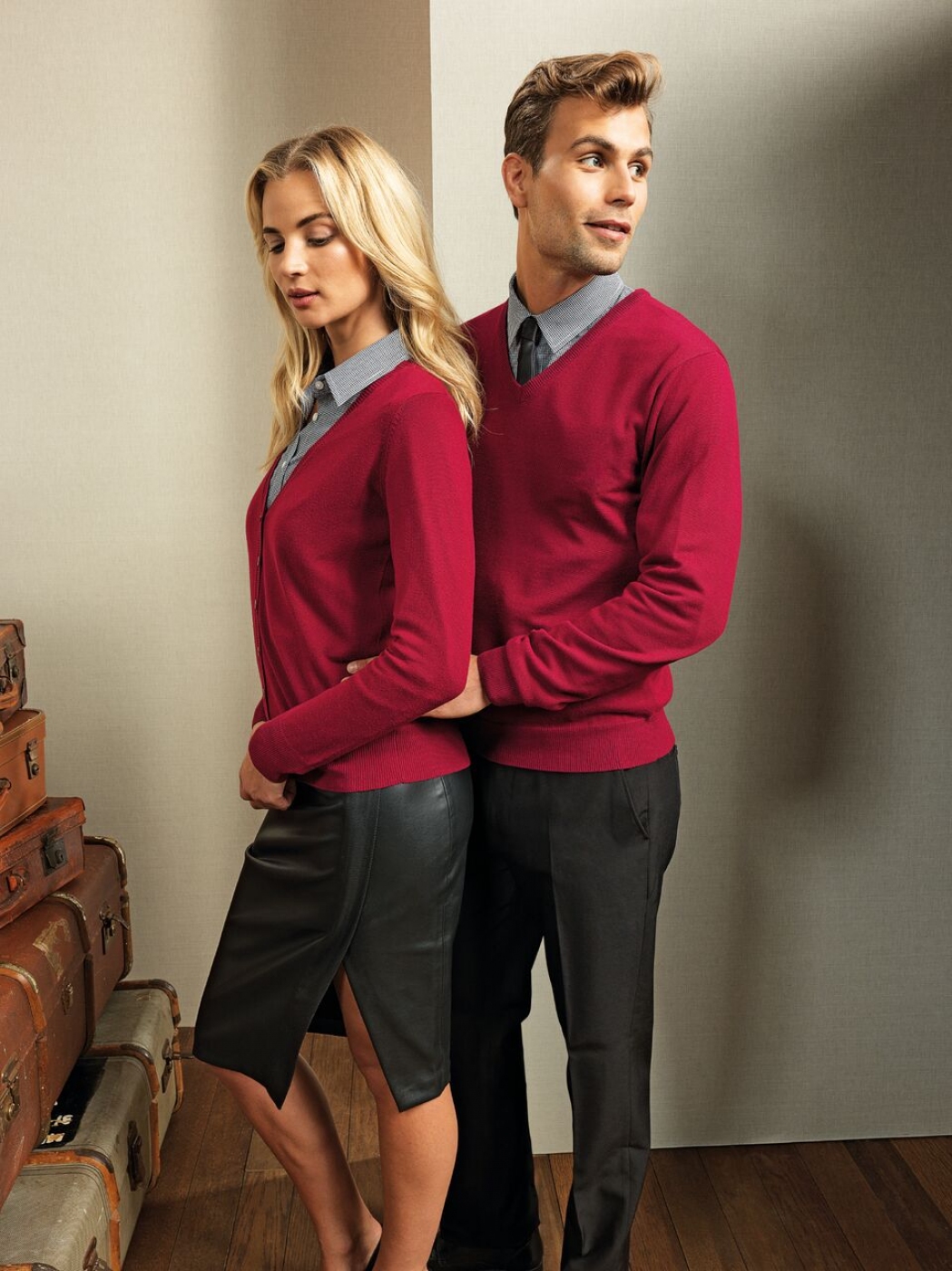 Uniforme receptie hotel - Pulover receptioner, bumbac cu anchio in V, de barbat
