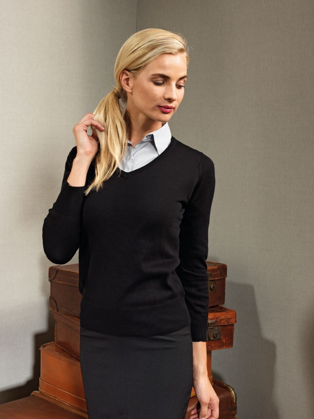 Uniforme receptie hotel - Pulover receptioner, bumbac cu anchior in V, de barbat