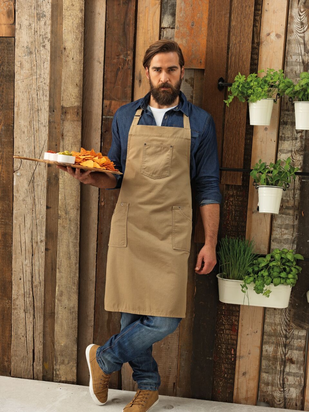Uniforme Ospatari - Sort cu pieptar si 3 buzunare, din denim | model Chino