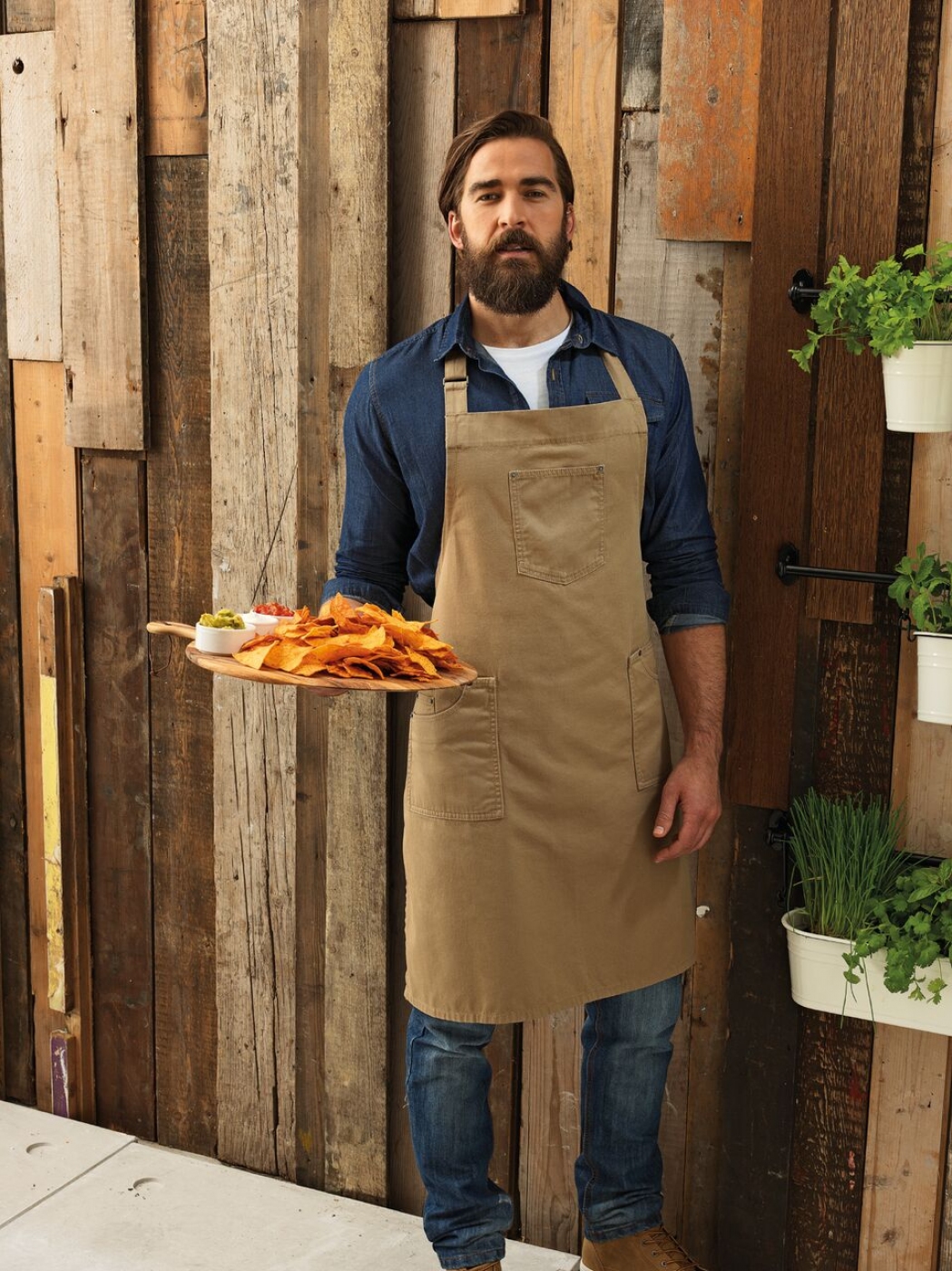 Uniforme Ospatari - Sort cu pieptar si 3 buzunare, din denim | model Chino