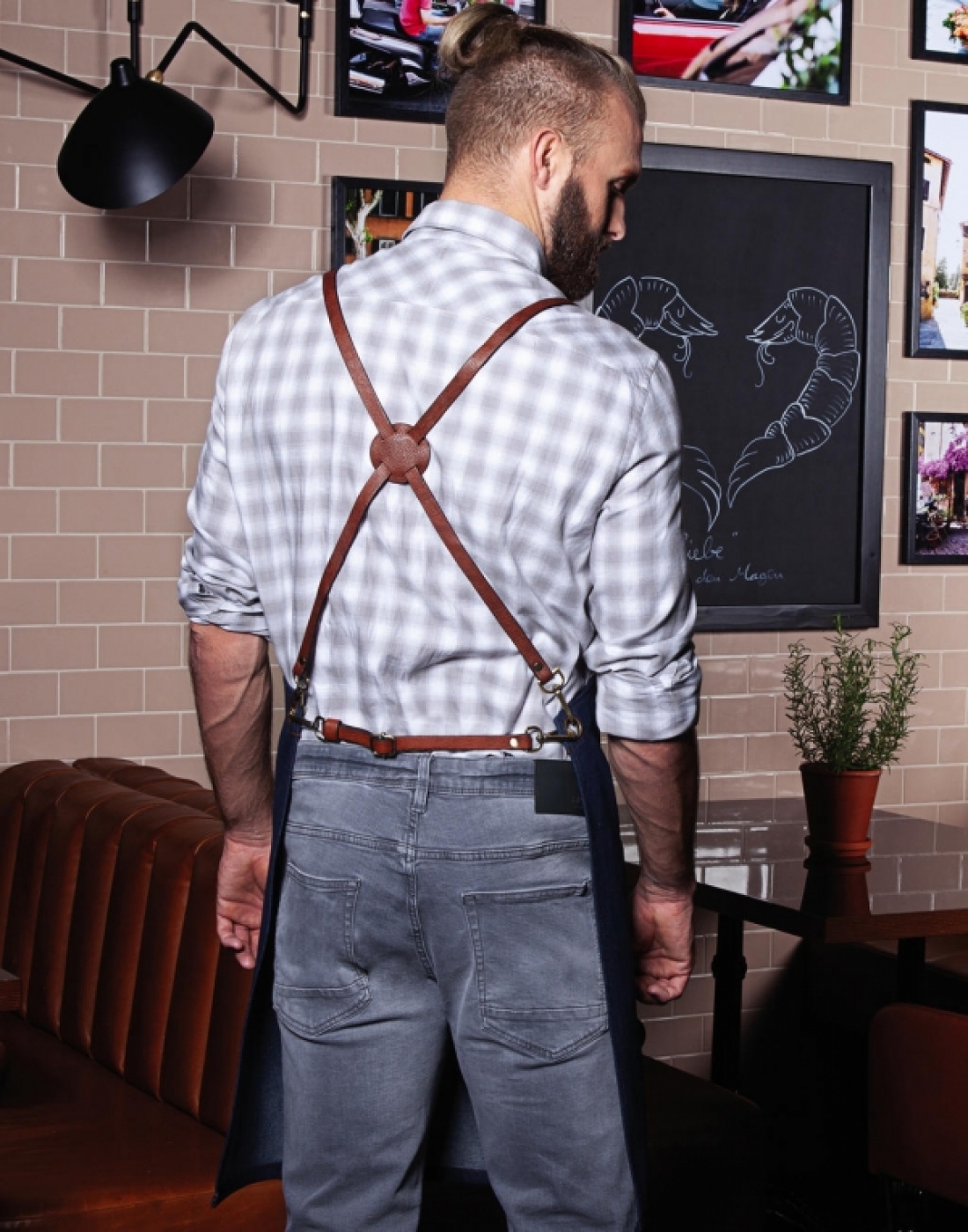 Uniforme Ospatari - Sort ospatar, material denim, cu pieptar si barete din piele