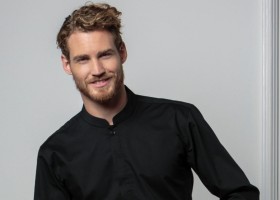 Camasa ospatar sau barman cu maneca lunga si guler tunica tip mandarin, de barbat Camasa ospatar sau barman cu maneca lunga si guler tunica tip mandarin, de barbat
